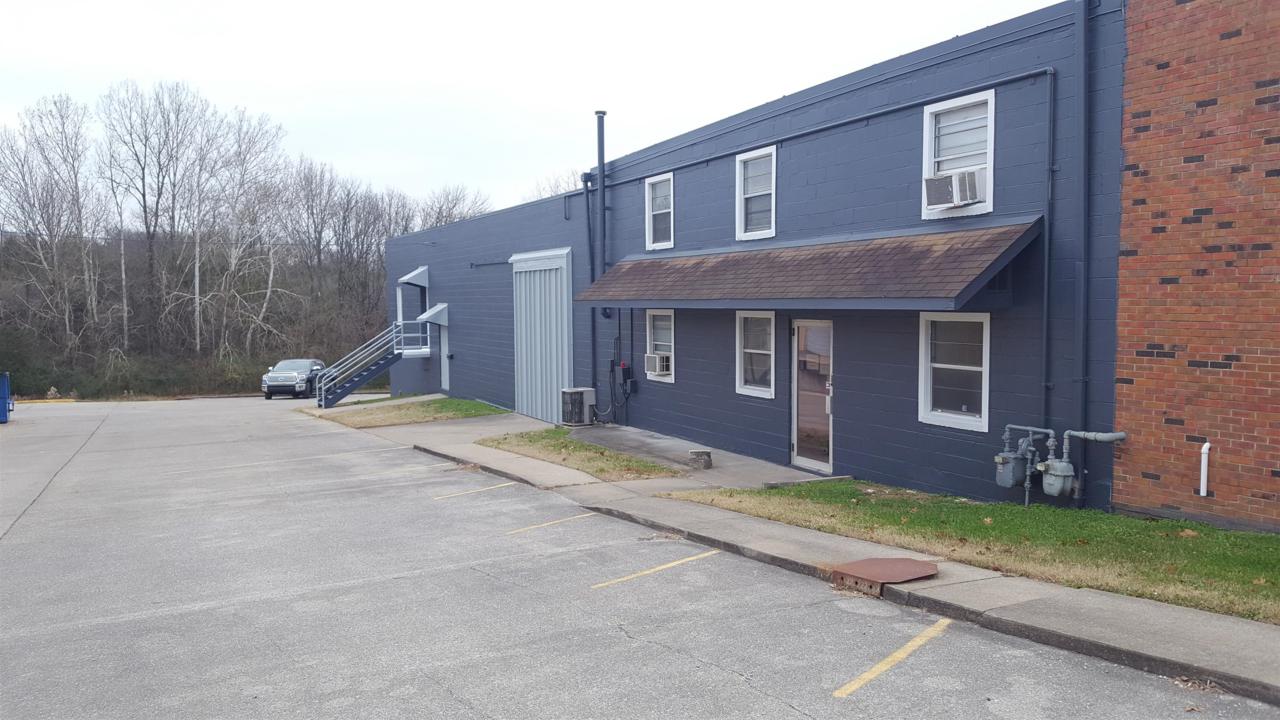 385 Industrial Dr - Photo 1