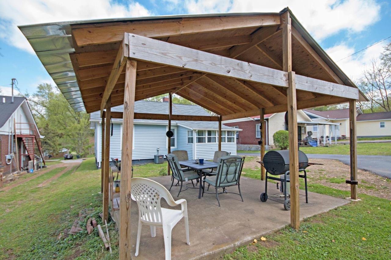 918 Petway - Photo 1