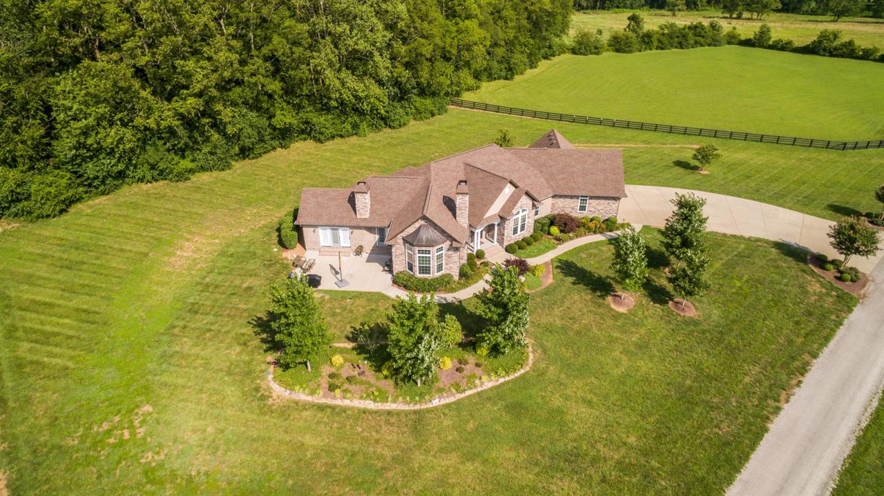 1069 Beechcroft Rd - Photo 1