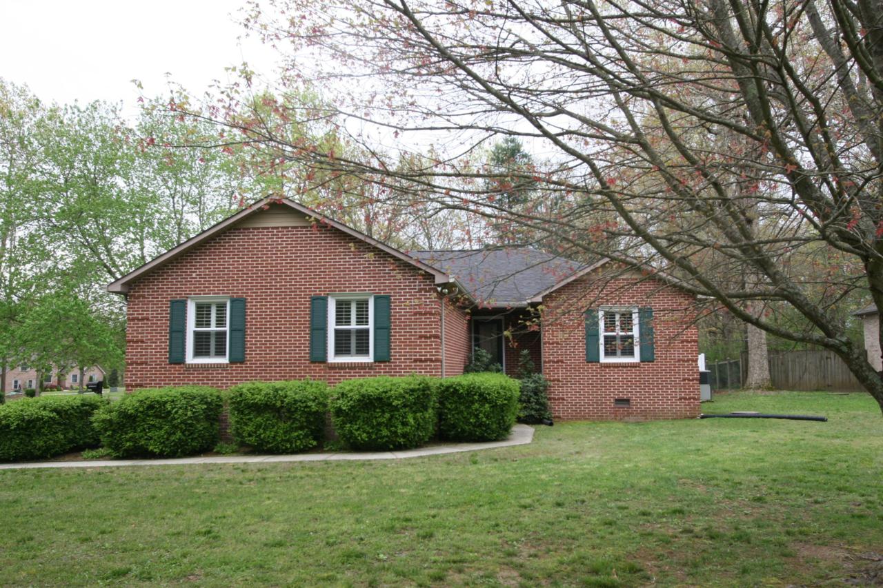 201 Ashley Ct - Photo 1