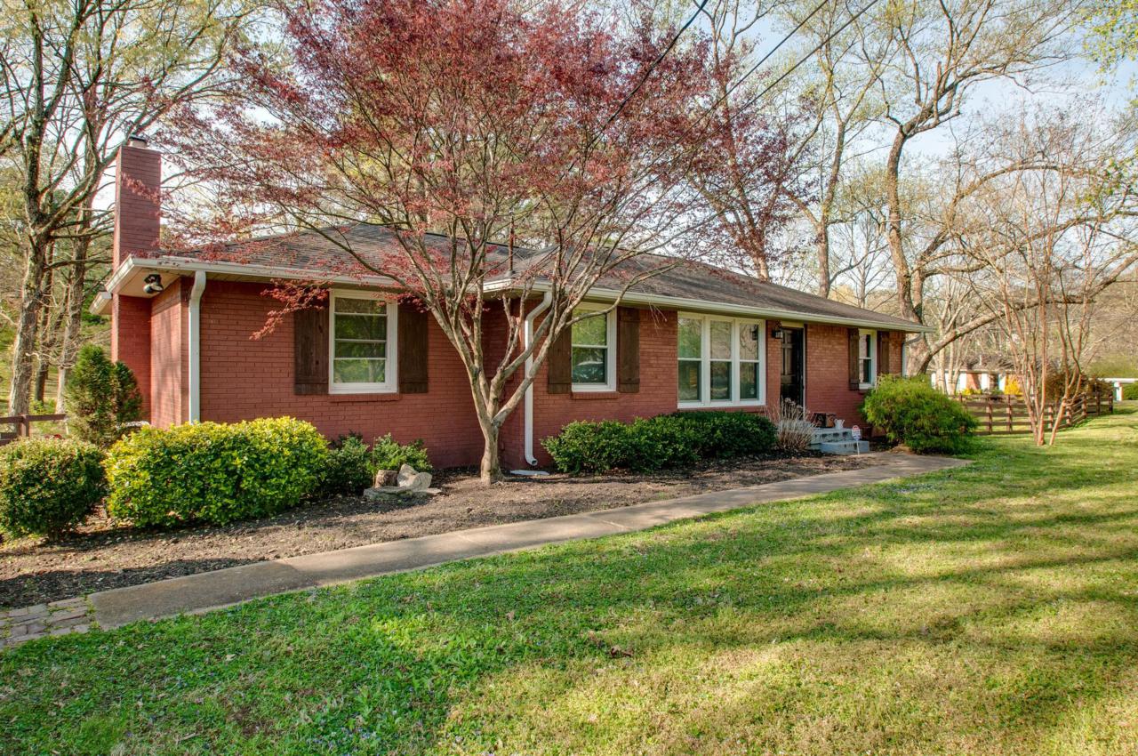 599 Valleywood Dr - Photo 1