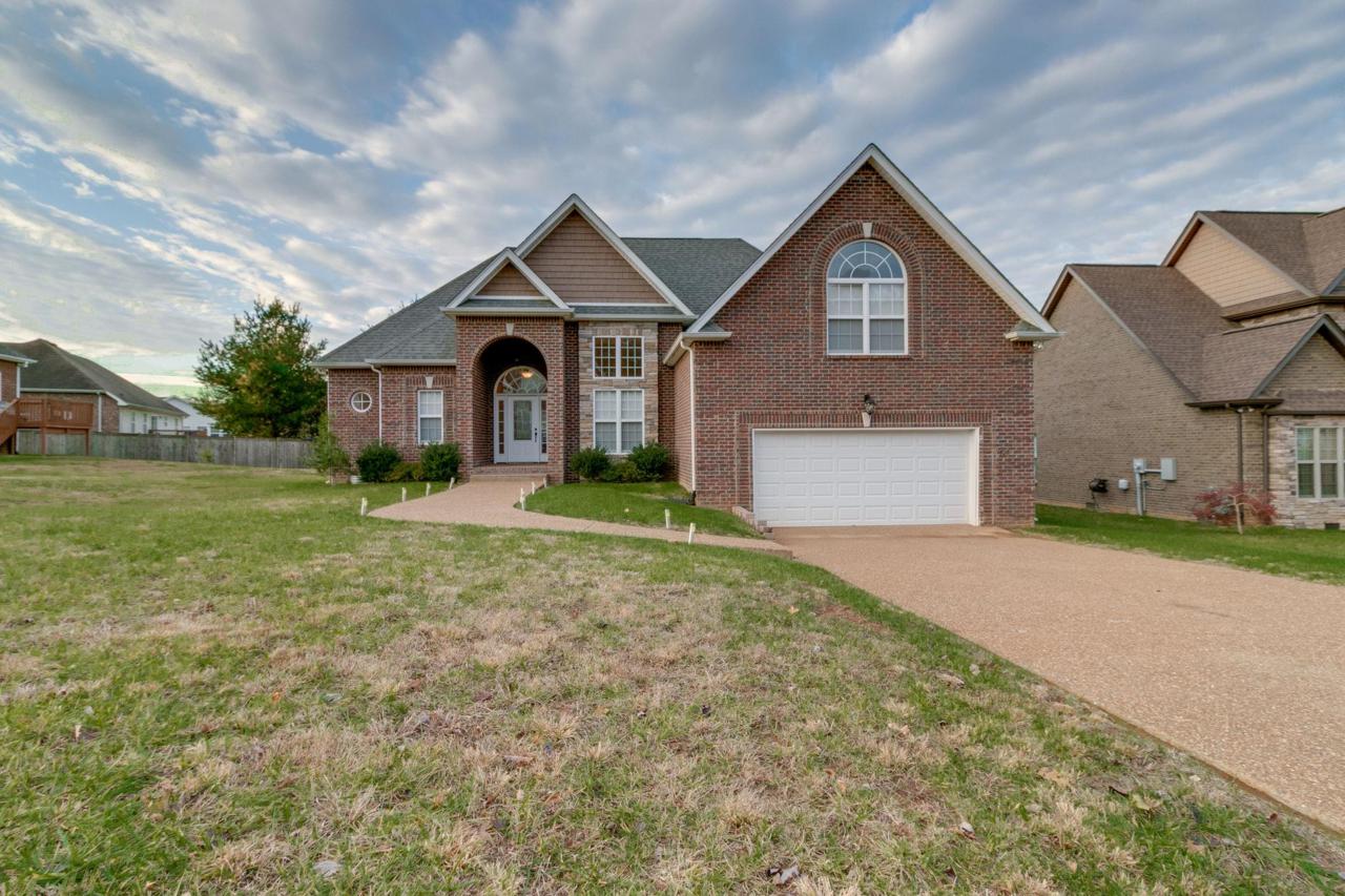 105 Landons Cir - Photo 1