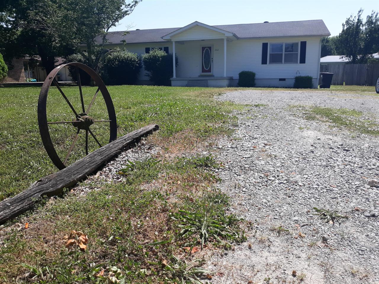 202 Crest Dr - Photo 1