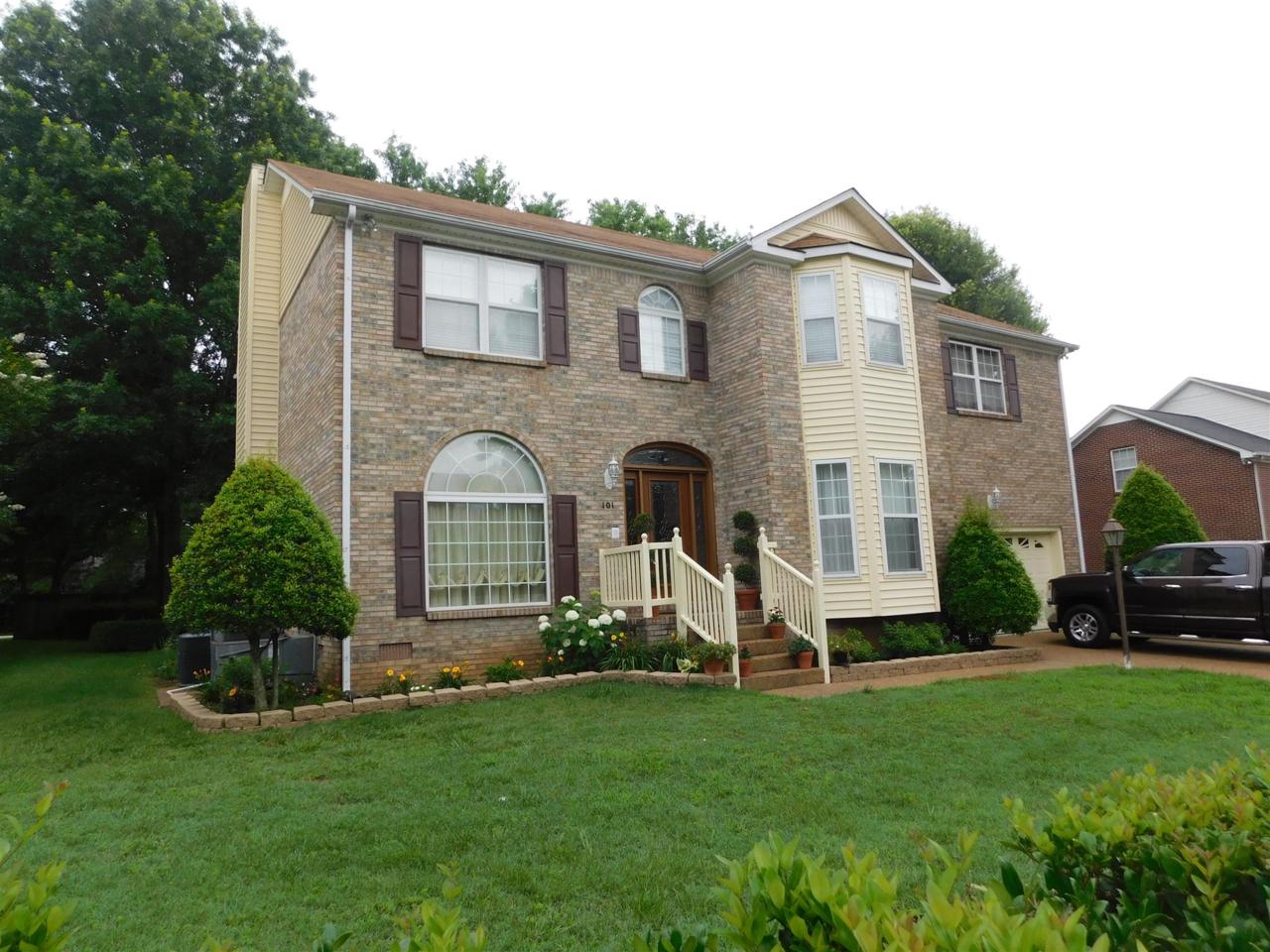 101 Green Tree Ct - Photo 1