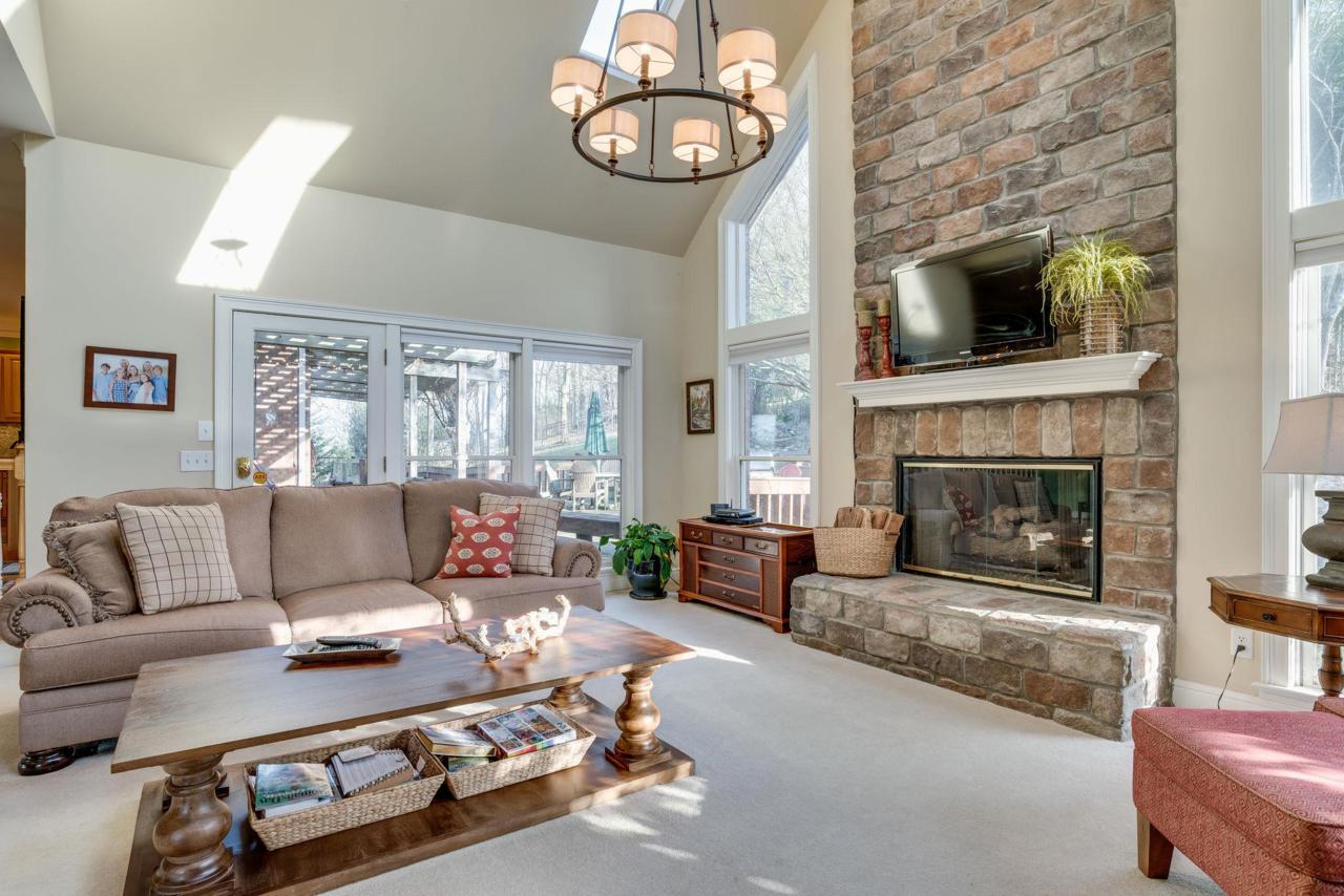 9195 Fox Run Dr - Photo 1