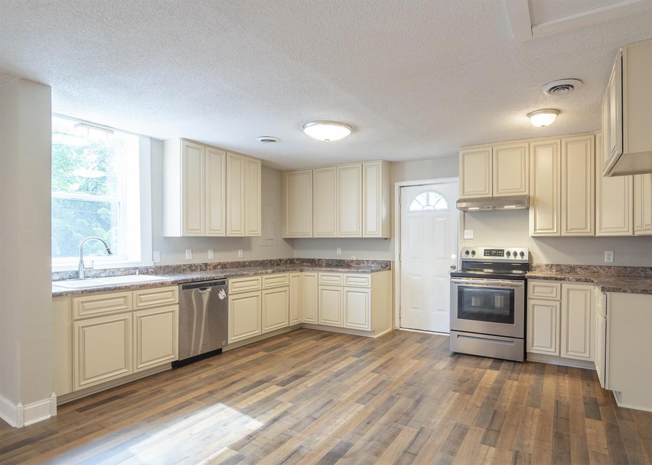 801 Franklin St - Photo 1