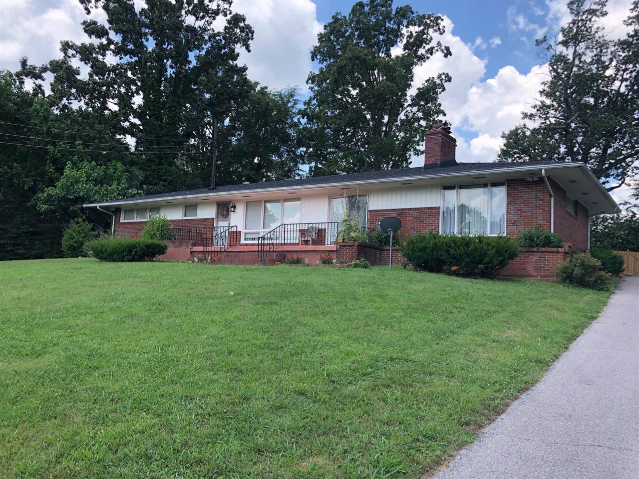 107 Lakeview Dr - Photo 1