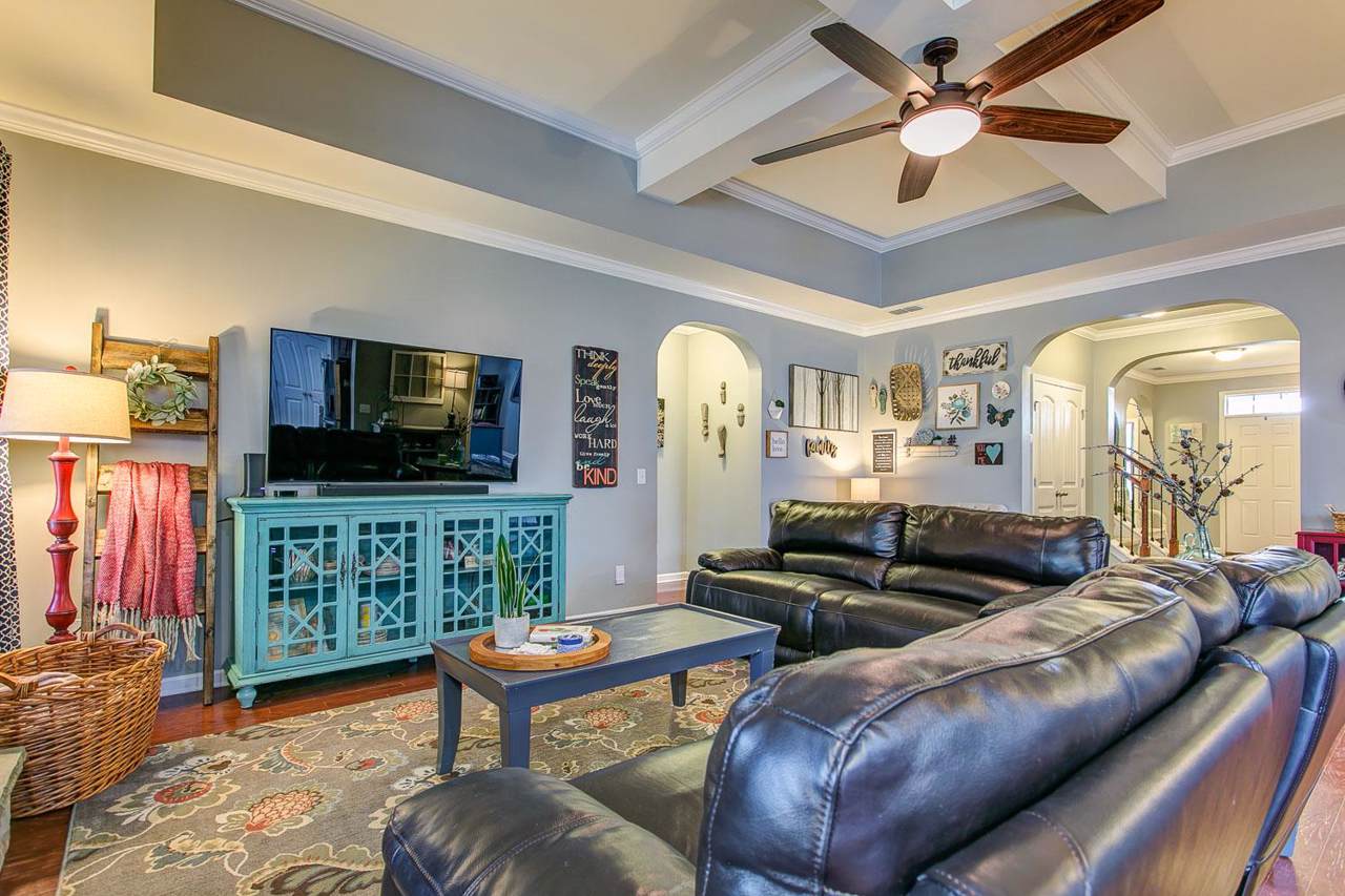 2323 Dewey Dr - Photo 1