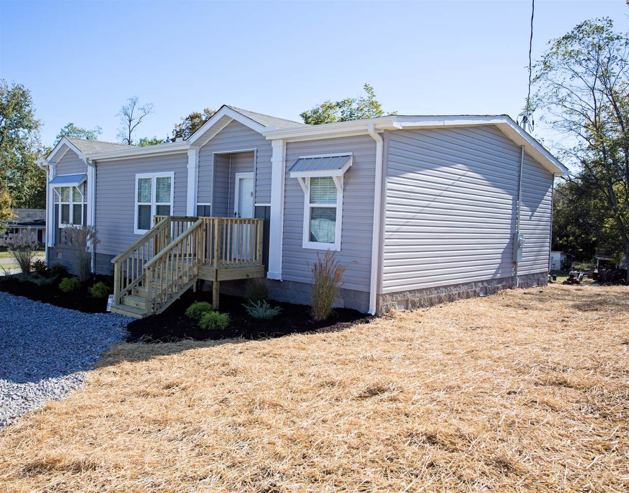 104 E Pond St - Photo 1