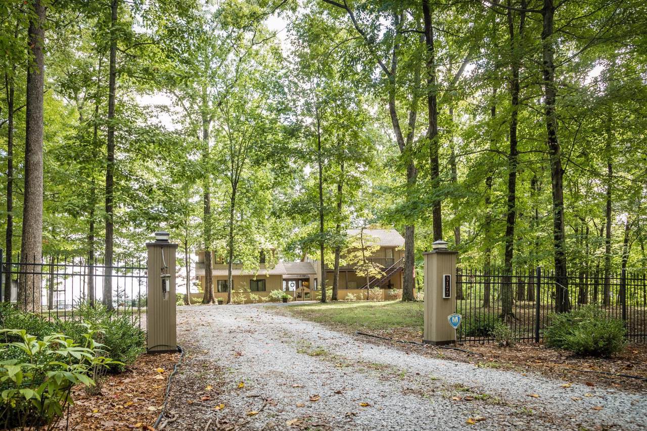 3177 Sherwood Rd - Photo 1