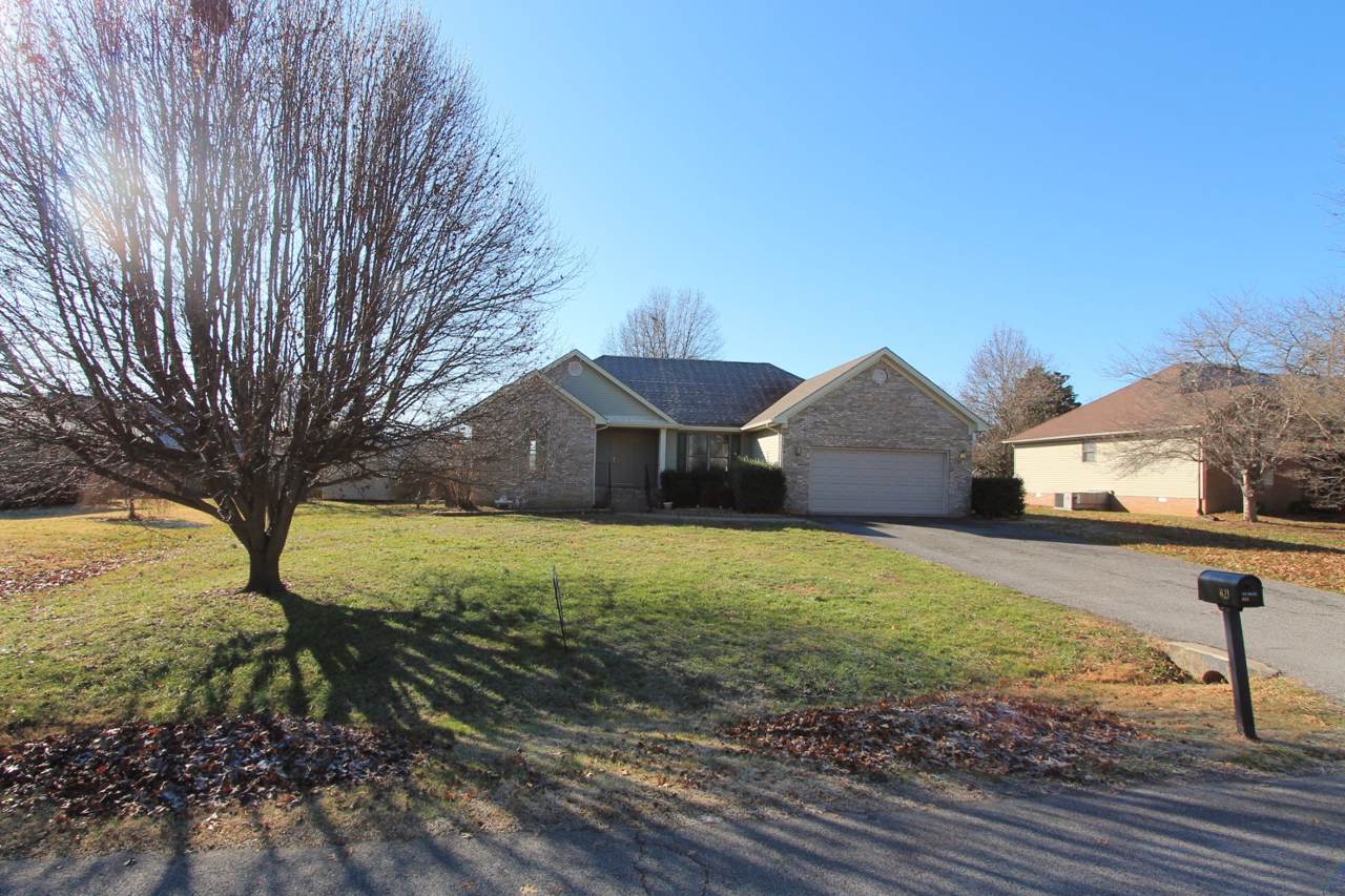 621 Ashbury Cir - Photo 1