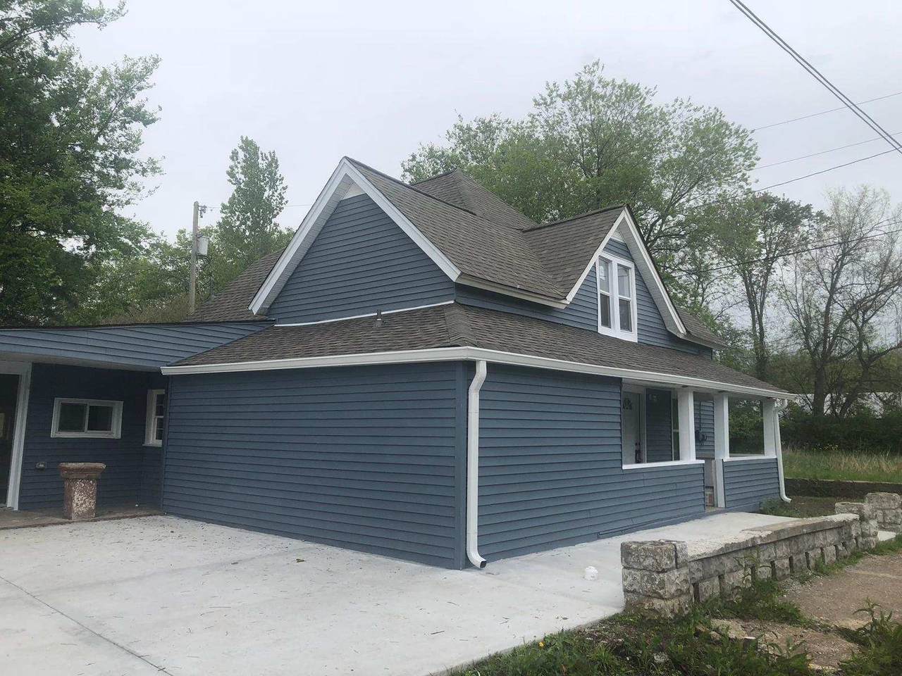 405 Railroad St - Photo 1