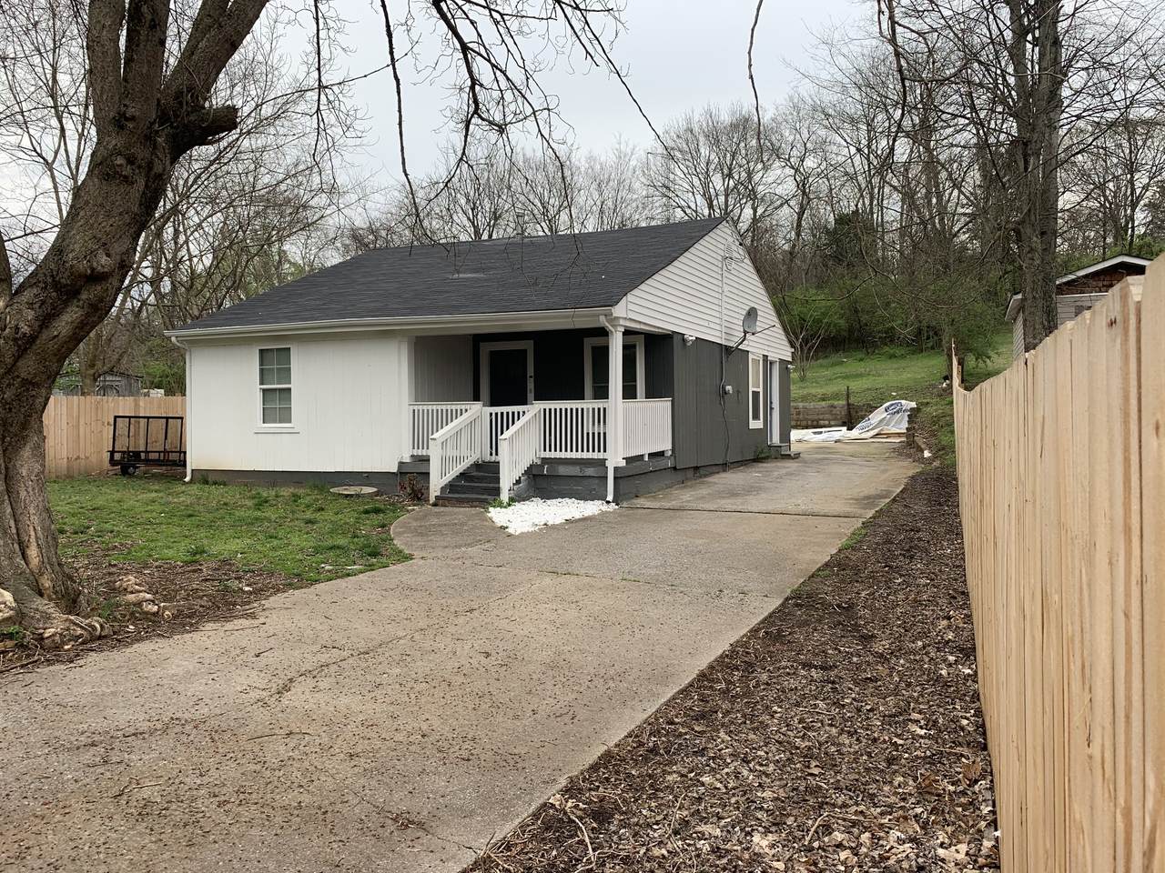 2318 Lloyd Avenue - Photo 1