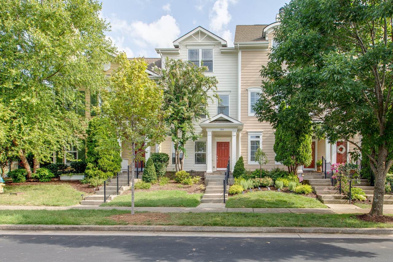 1302 Trenton Ln - Photo 1