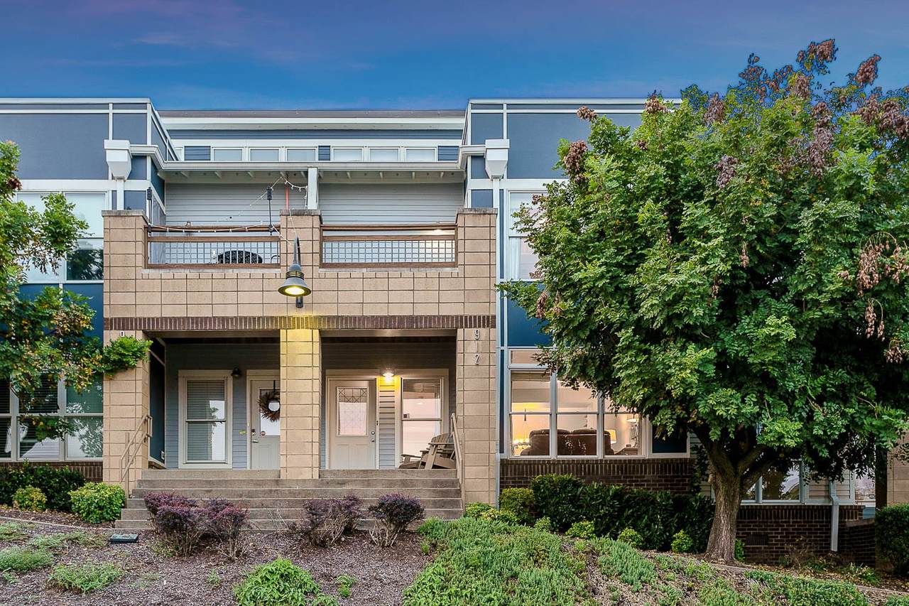 912 Ireland St - Photo 1