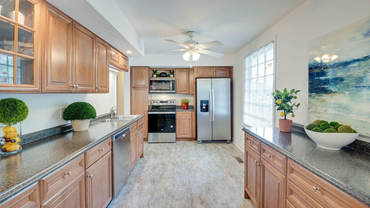 512 Amalie Ct - Photo 1