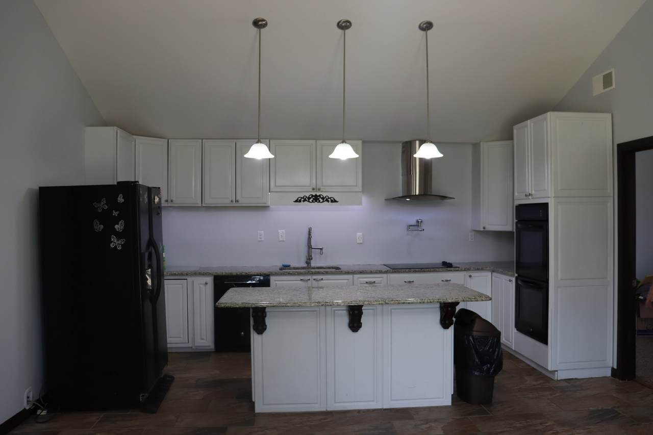 412 S Main St - Photo 1