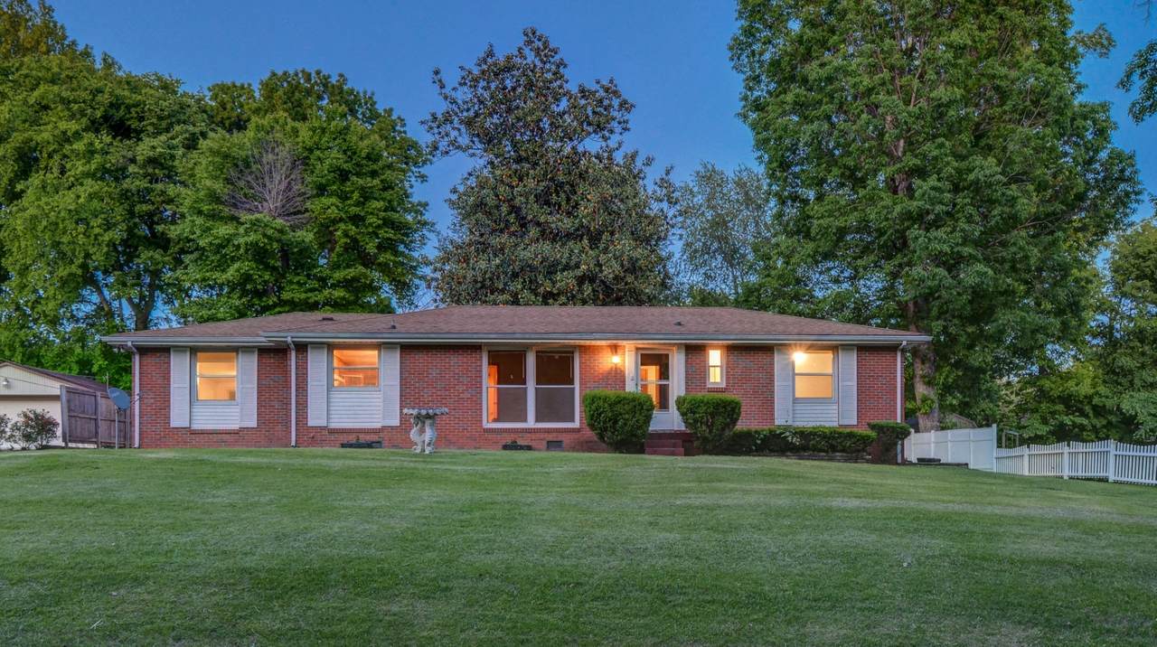 105 Meadowbrook Dr - Photo 1
