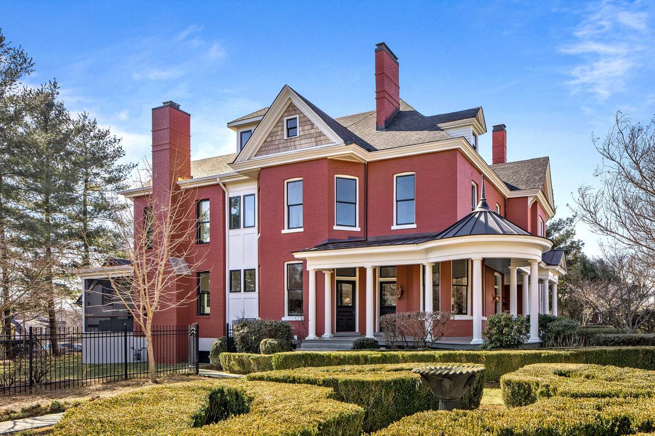 737 Benton Ave - Photo 1