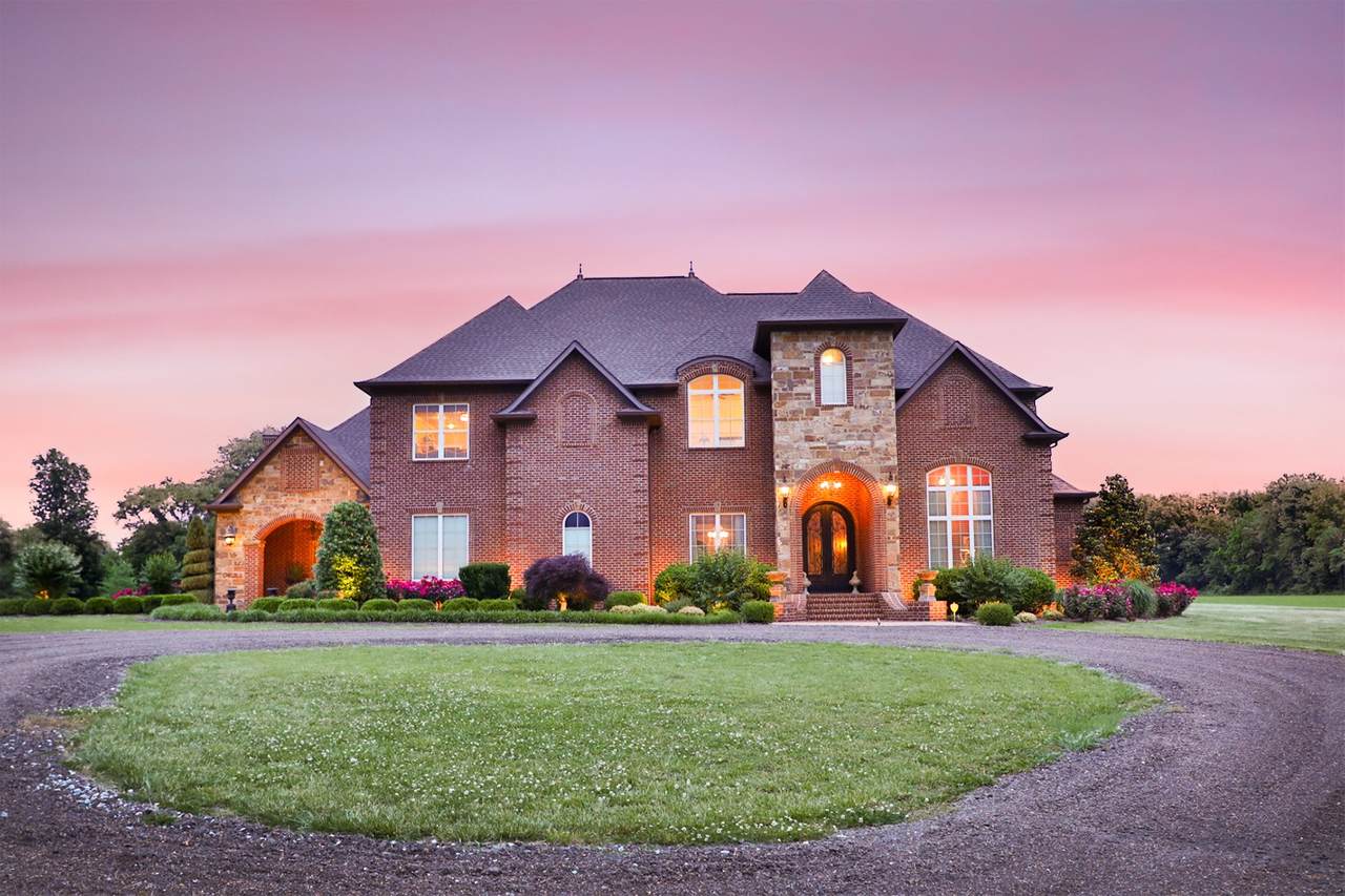 560 Parham Rd - Photo 1