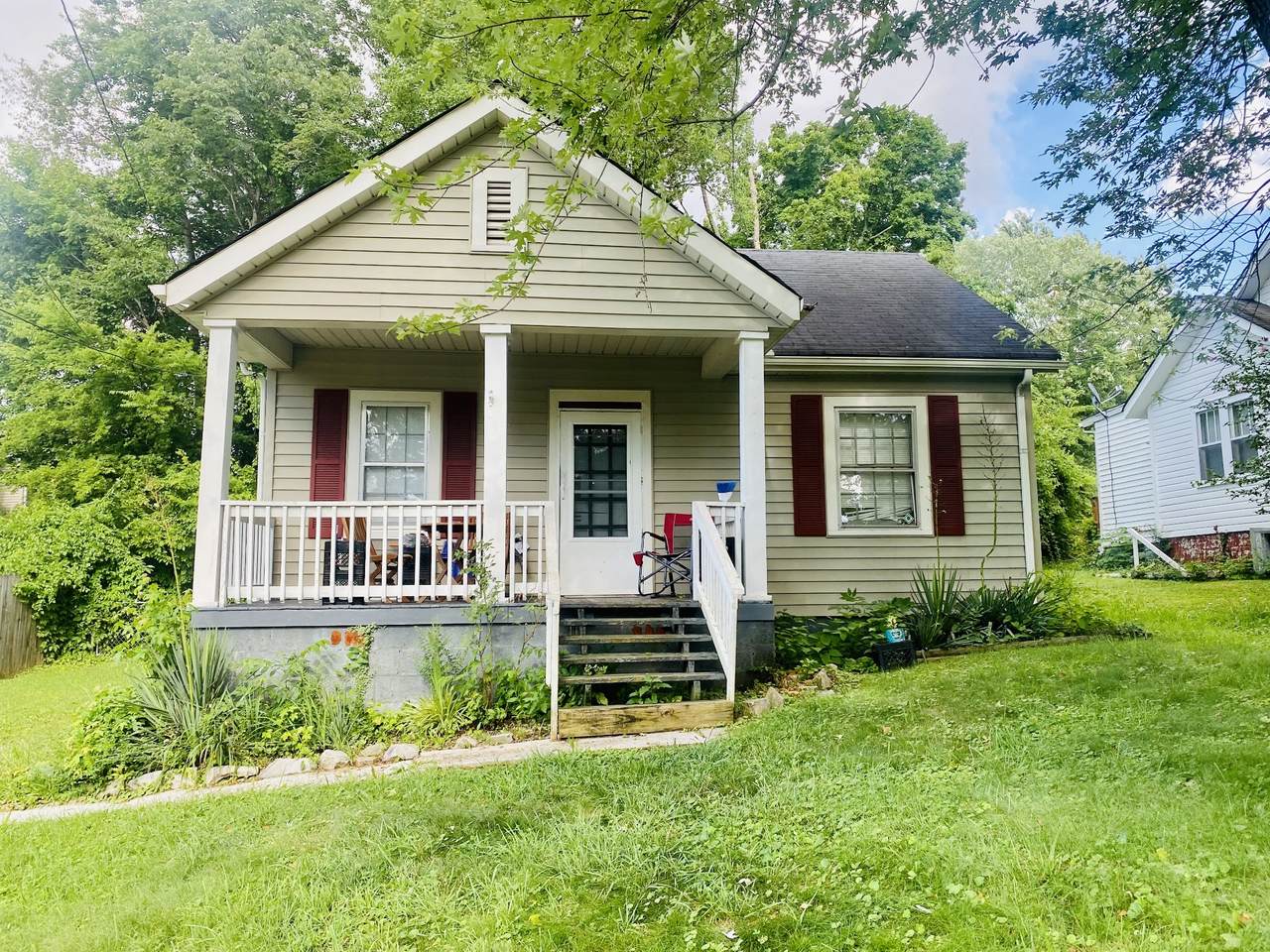 717 Gracey Ave - Photo 1
