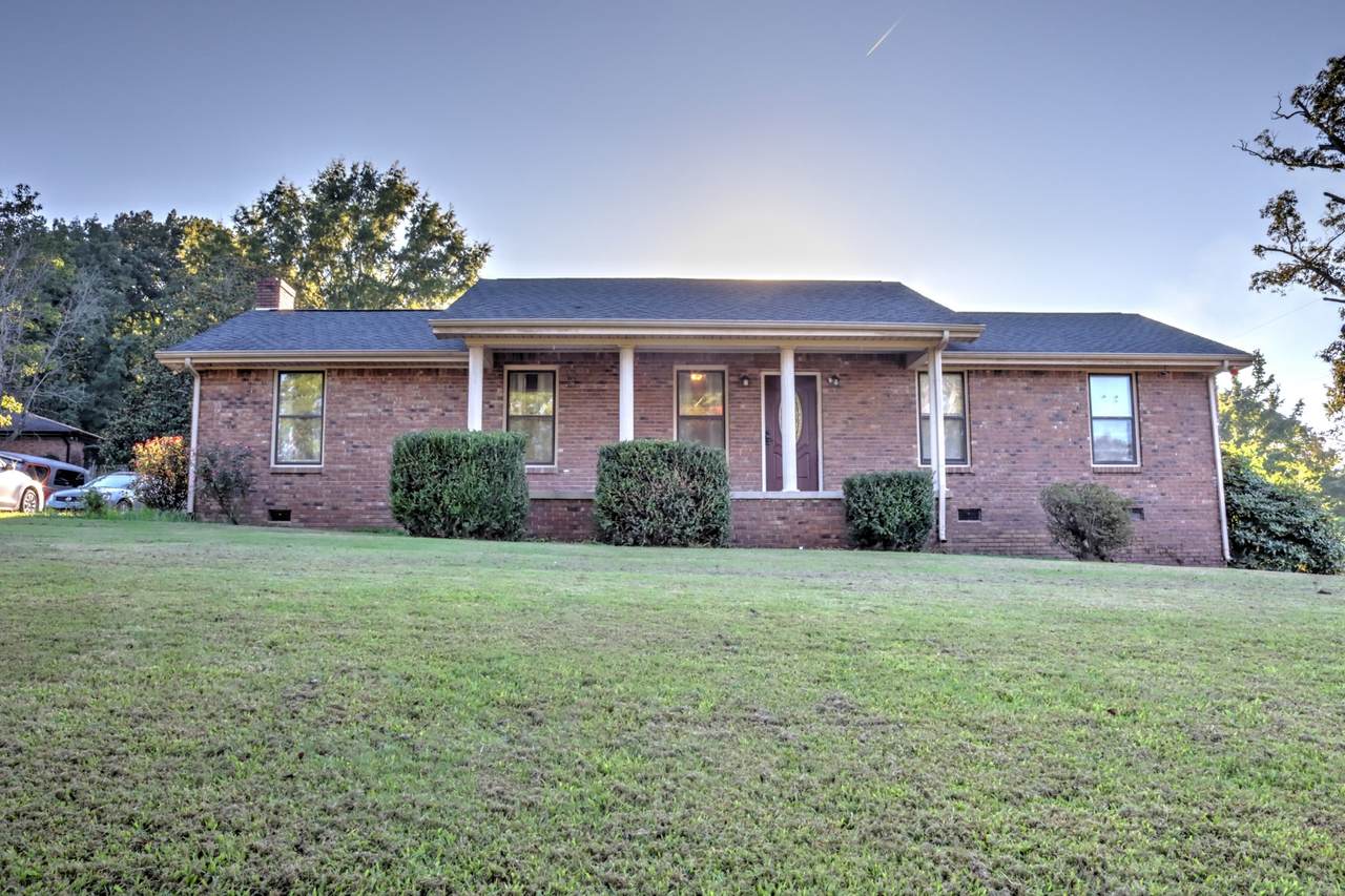 141 Watts Ave - Photo 1