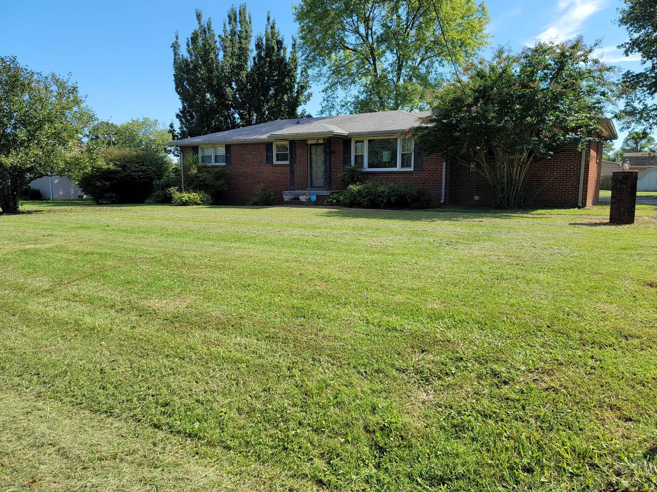 1502 Lyle St - Photo 1