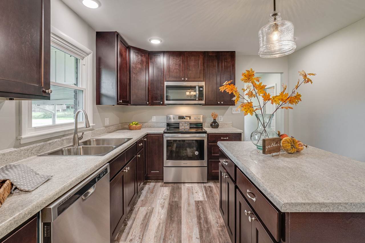 204 Joslin Ave - Photo 1