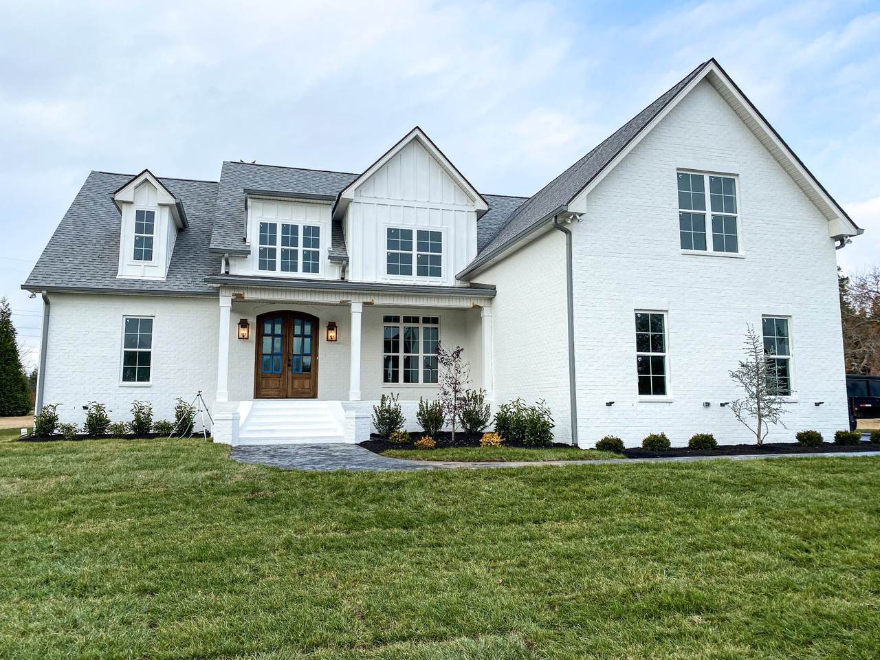 809 Stonebrook Dr - Photo 1