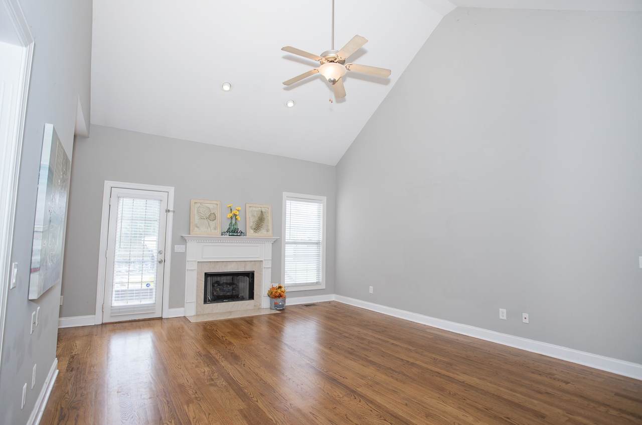 1012 Windsong Trl - Photo 1