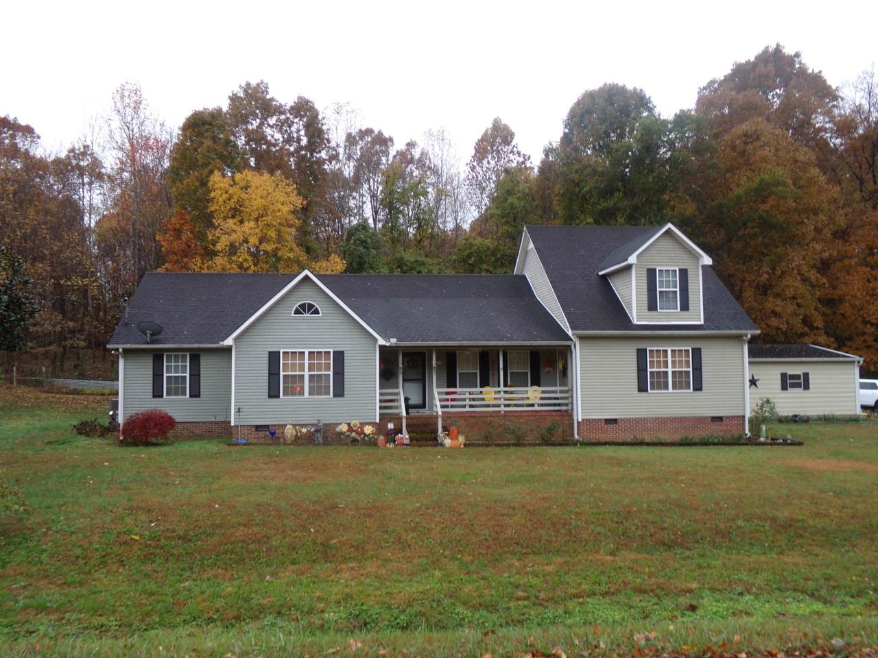 1215 Matthew Ave - Photo 1