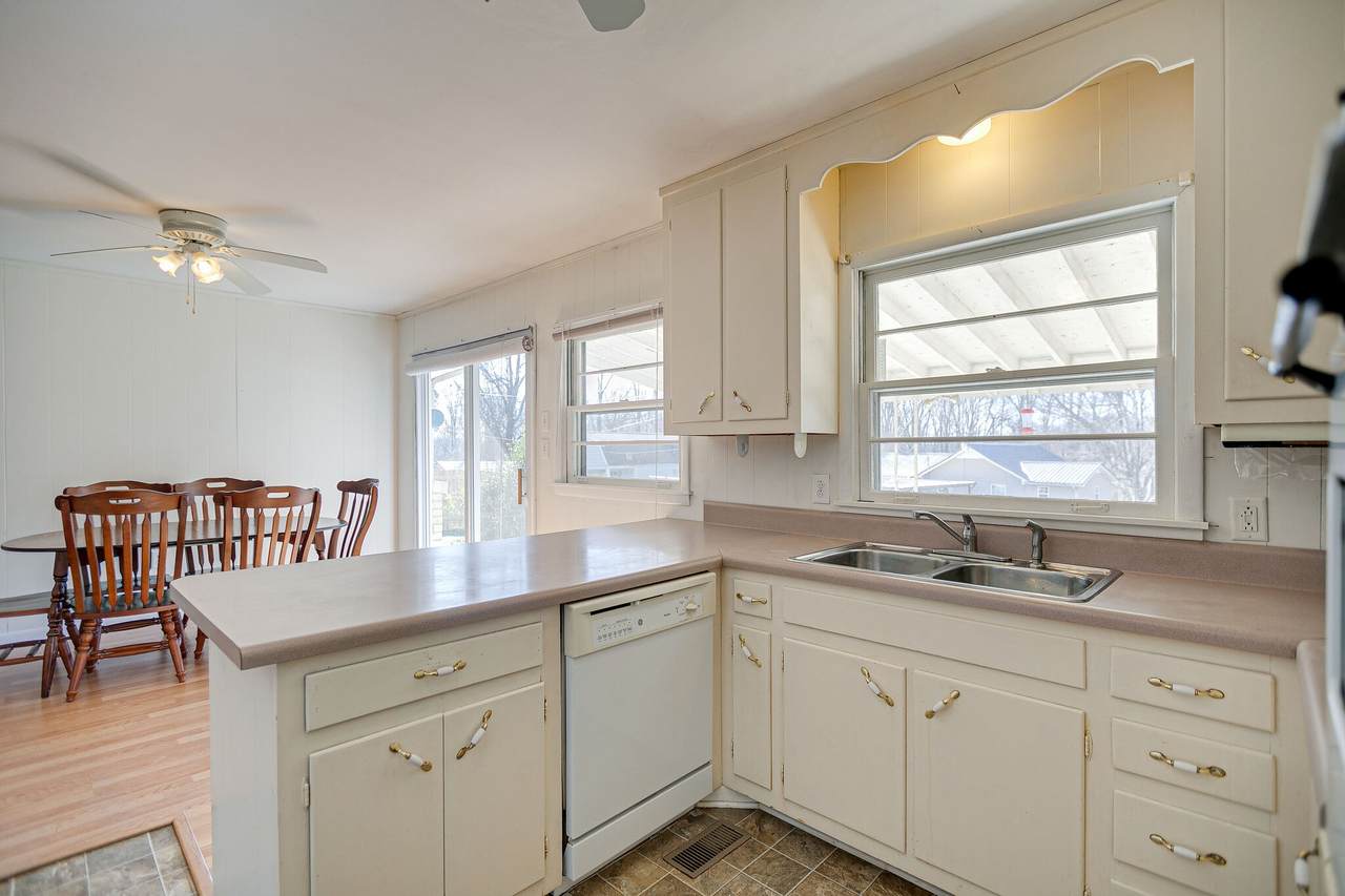 518 Pine Cir - Photo 1