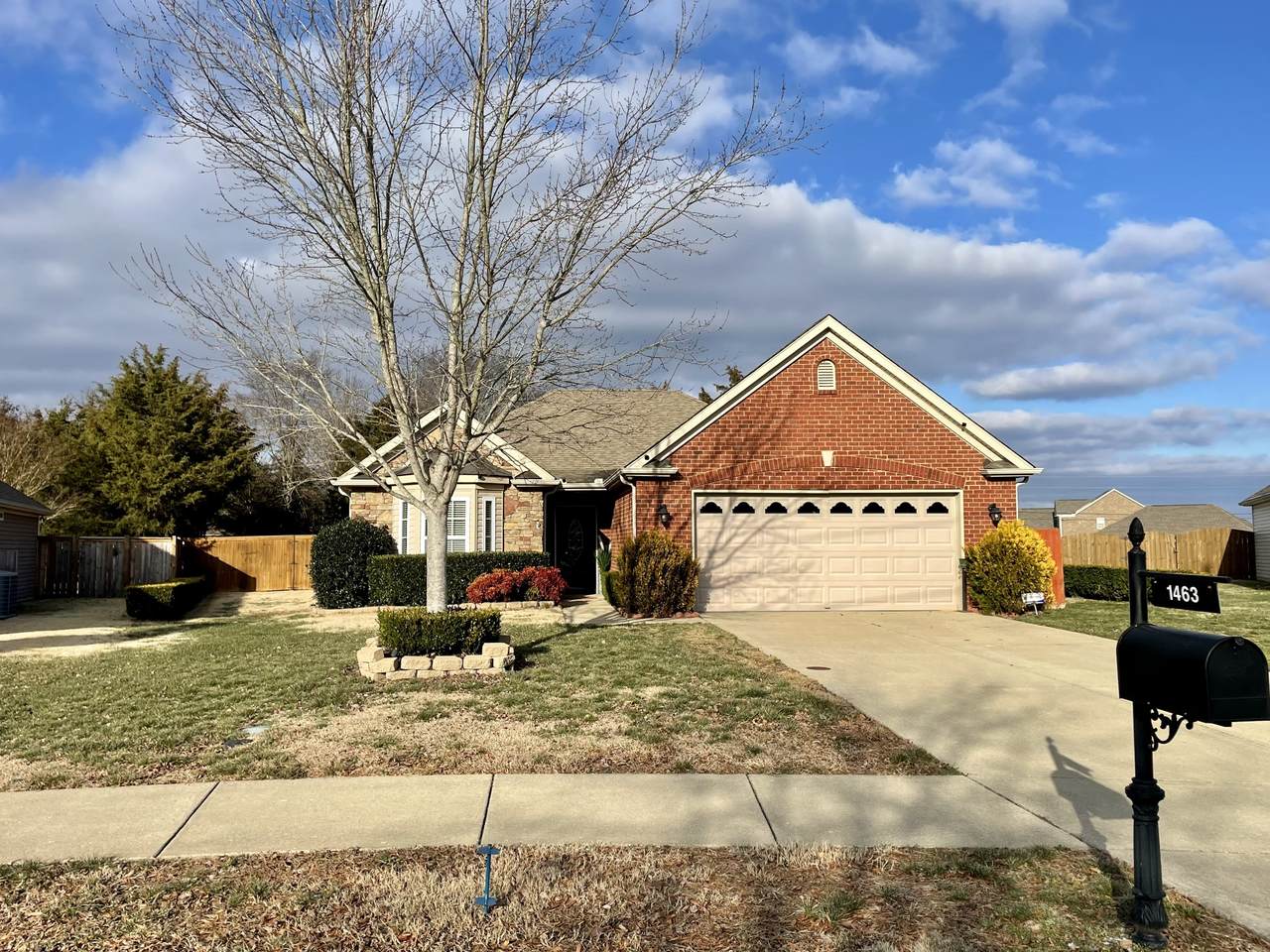 1463 Woodside Dr - Photo 1