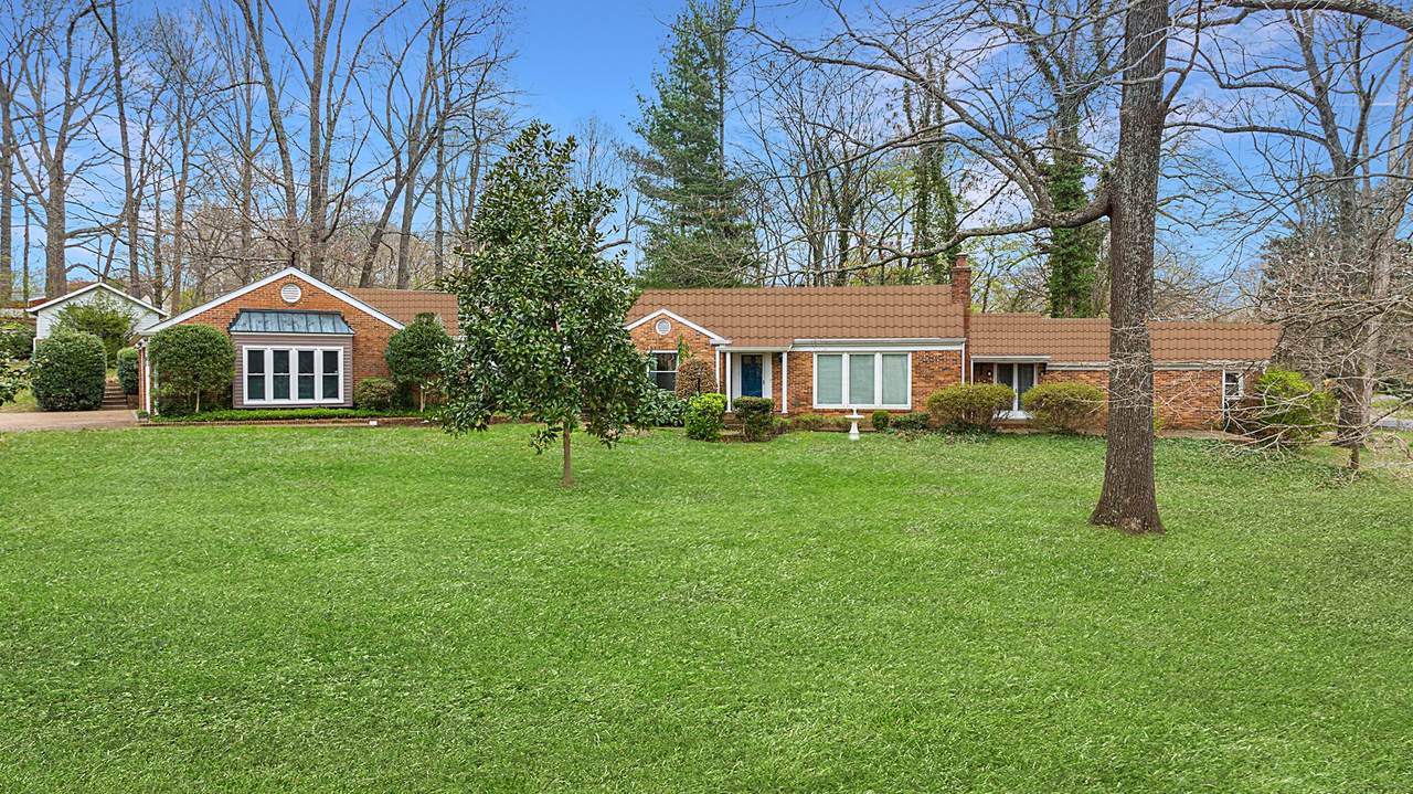 332 Golfview Ln - Photo 1