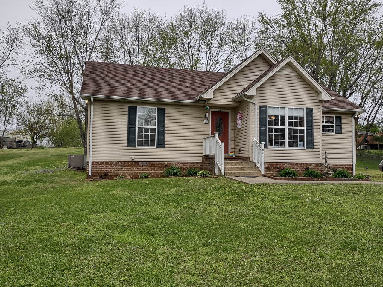 108 Valley Dr - Photo 1
