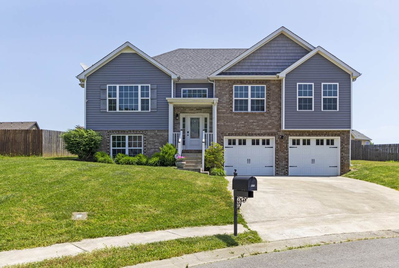 800 Banister Dr - Photo 1