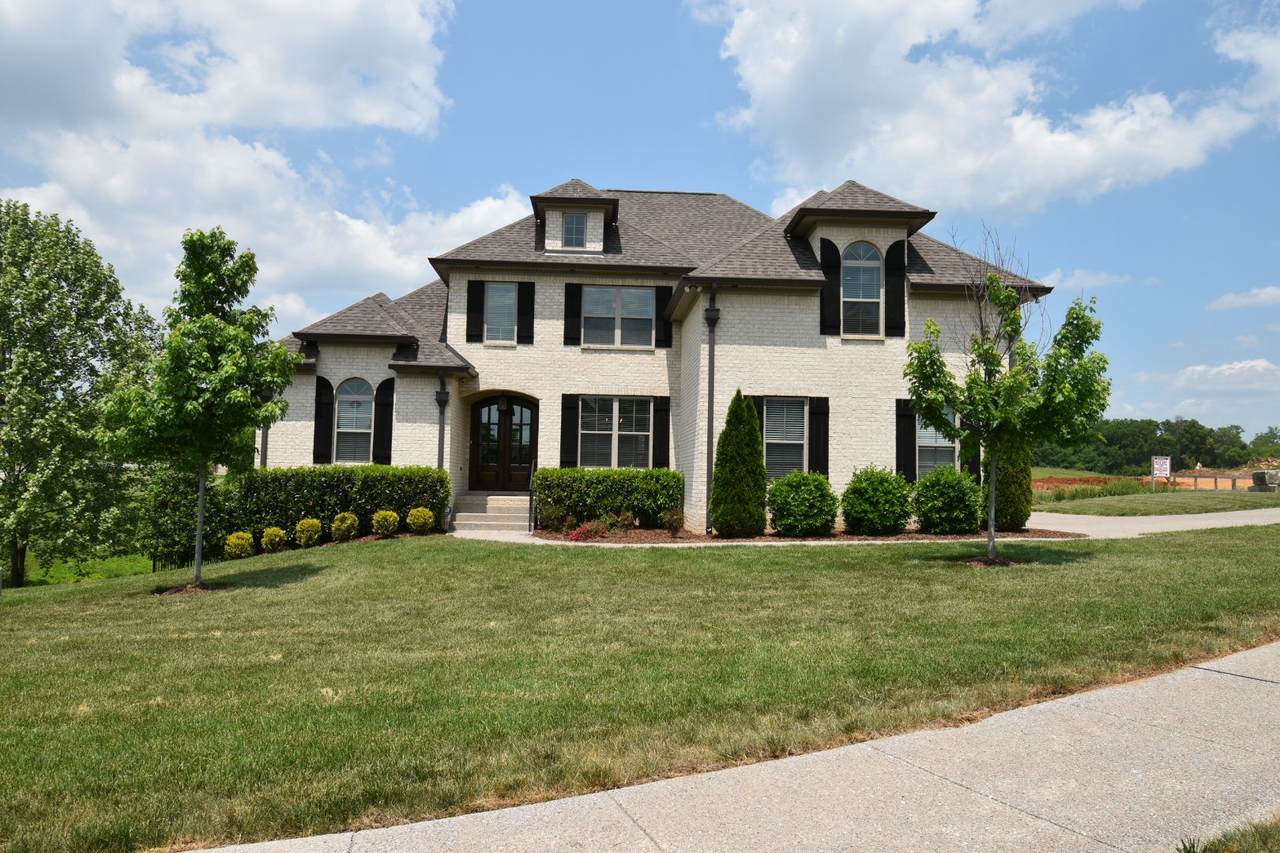 1350 Round Hill Ln - Photo 1