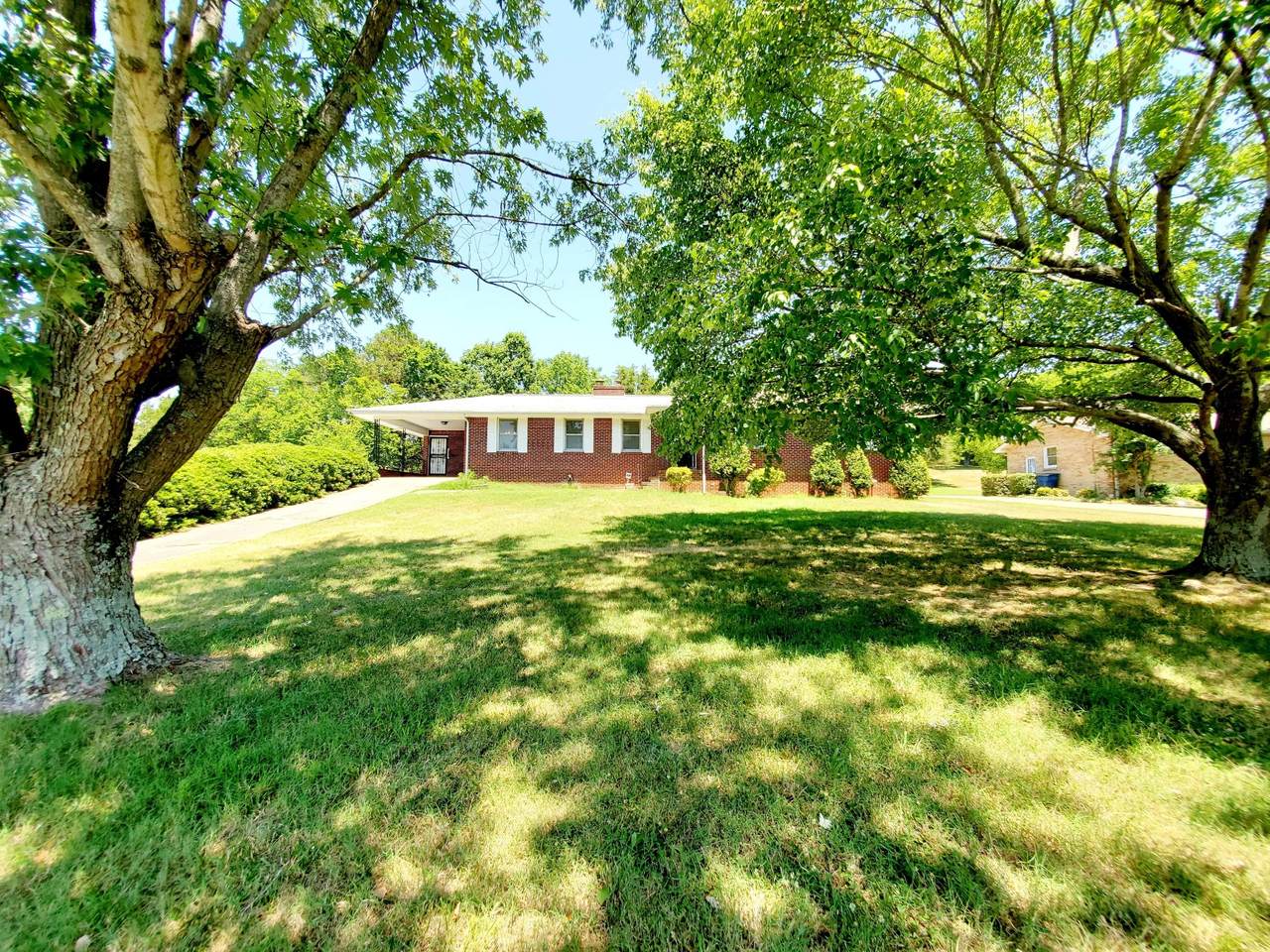 611 Angela Cir - Photo 1