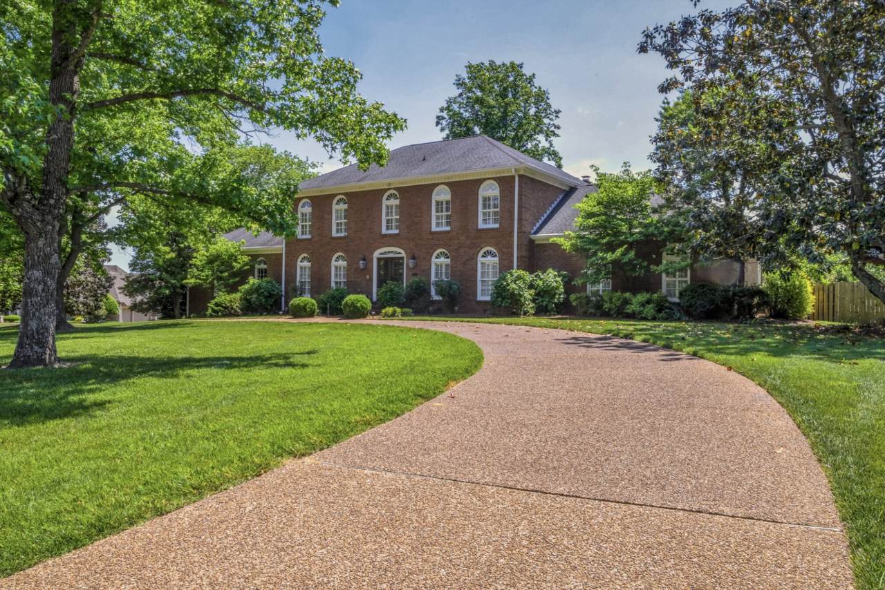 504 Abbey Dr - Photo 1