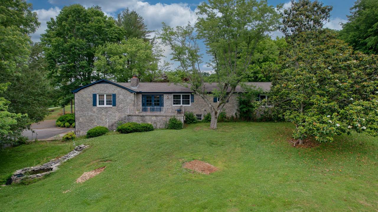 43 Hawthorne Ln - Photo 1