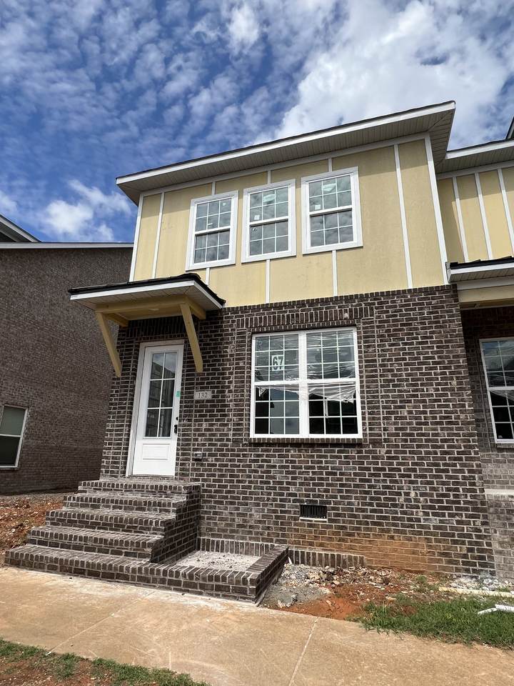132 Savannah Ave - Photo 1