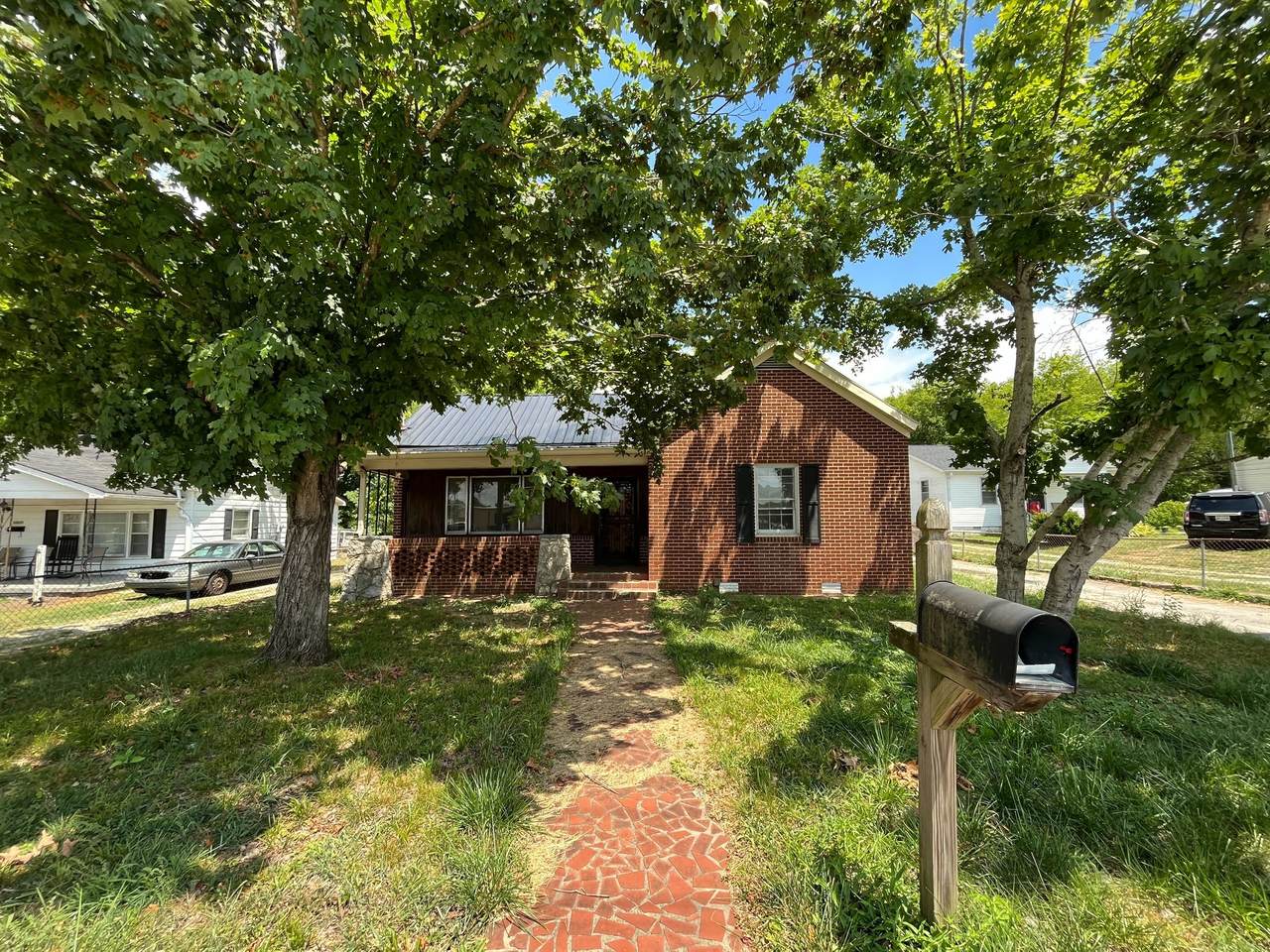 1019 S Glade St - Photo 1
