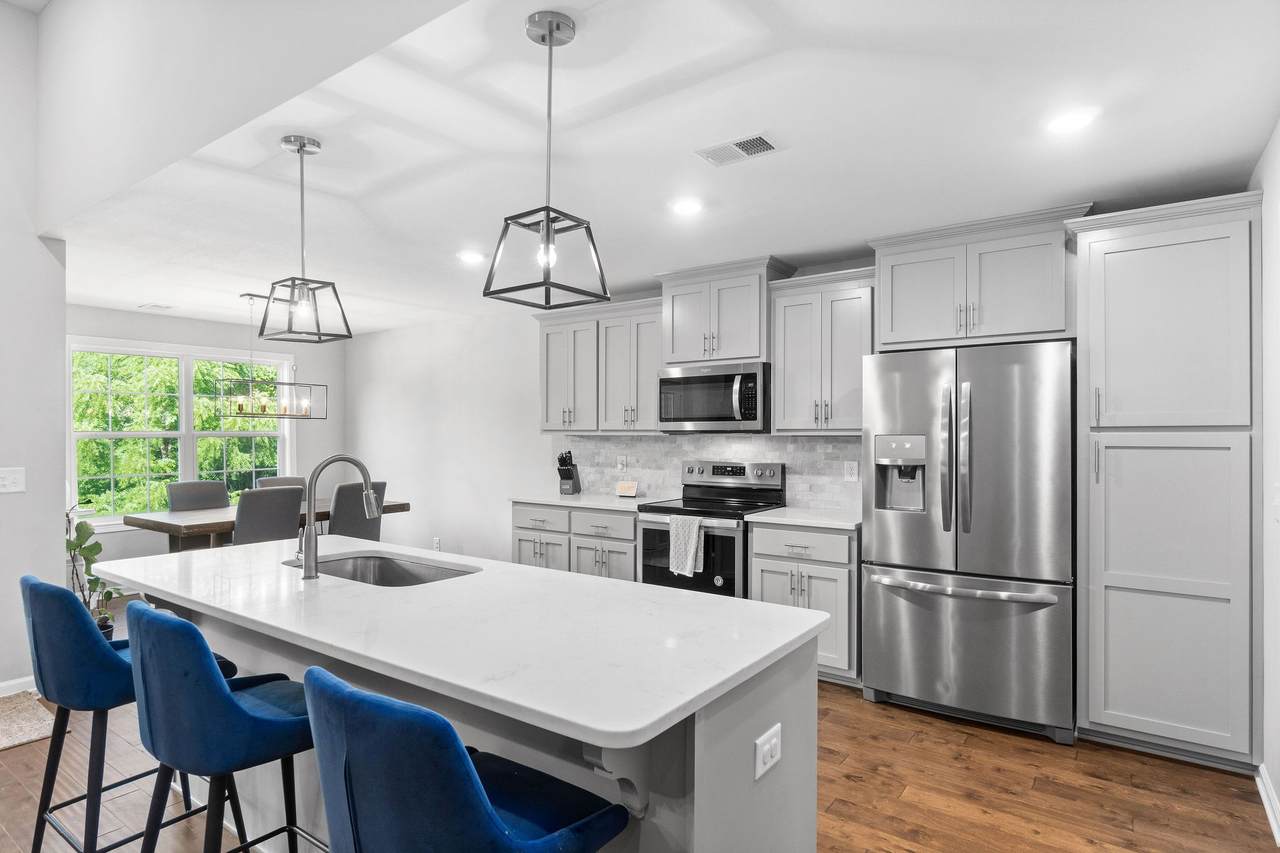 1055 Barnhill Rd - Photo 1