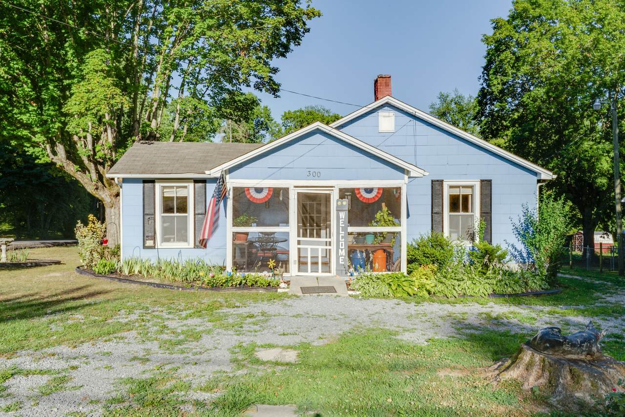 300 Circle Dr, - Photo 1
