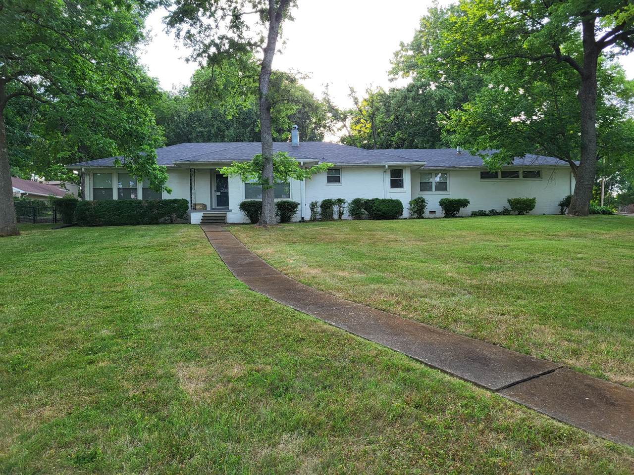 513 N Graycroft Ave - Photo 1