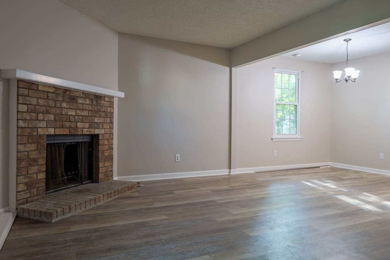 1121 Apple Valley Rd - Photo 1