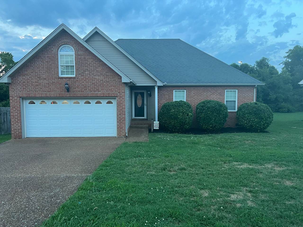 108 Cambridge Dr - Photo 1