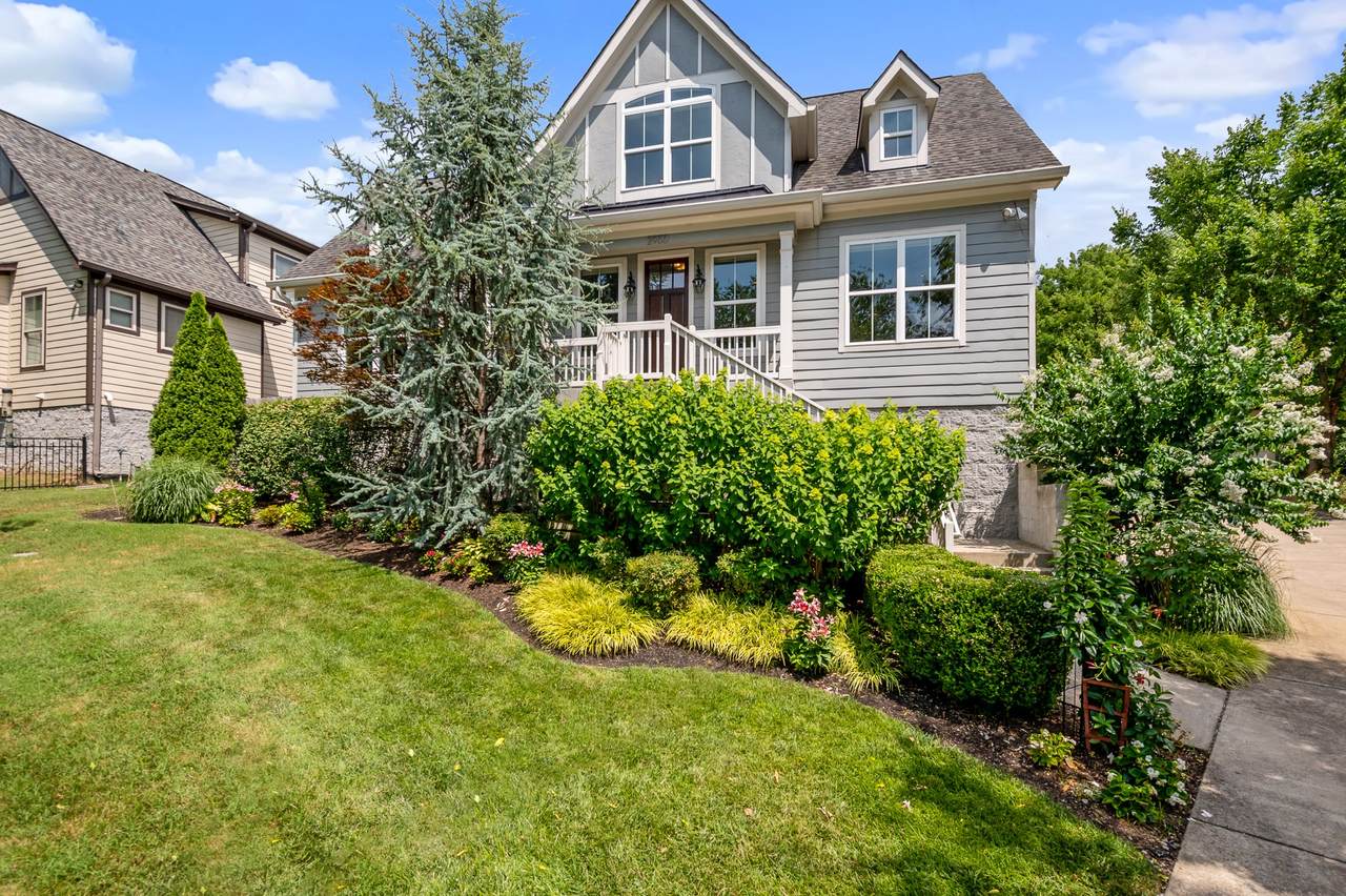 2900 Primrose Cir - Photo 1