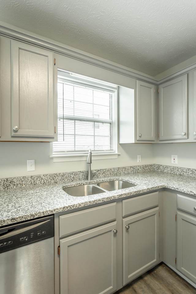 84 W End Ln - Photo 1