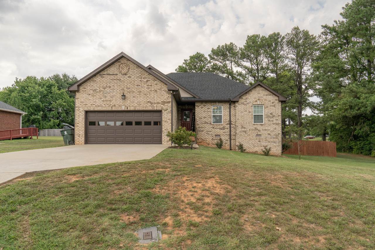 406 Hobbs Dr - Photo 1
